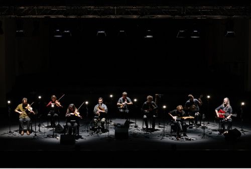 La Nòvia est un collectif basé en Haute-Loire qui réunit des musiciens et musiciennes professionnel·le·s résidant sur un large territoire (musiques traditionnels et expérimentales)