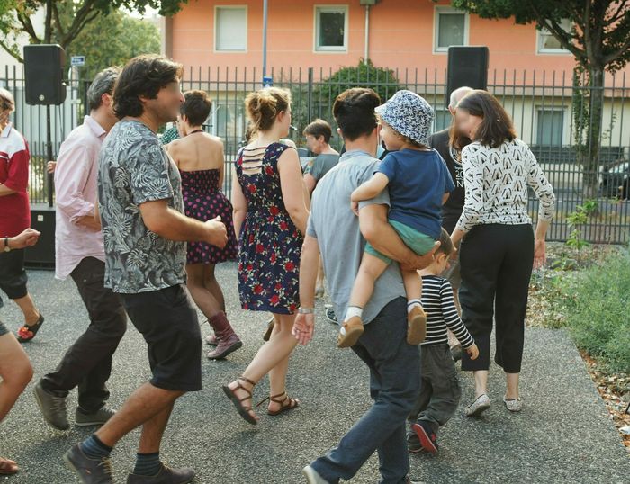 Initiation aux danses de bal folk