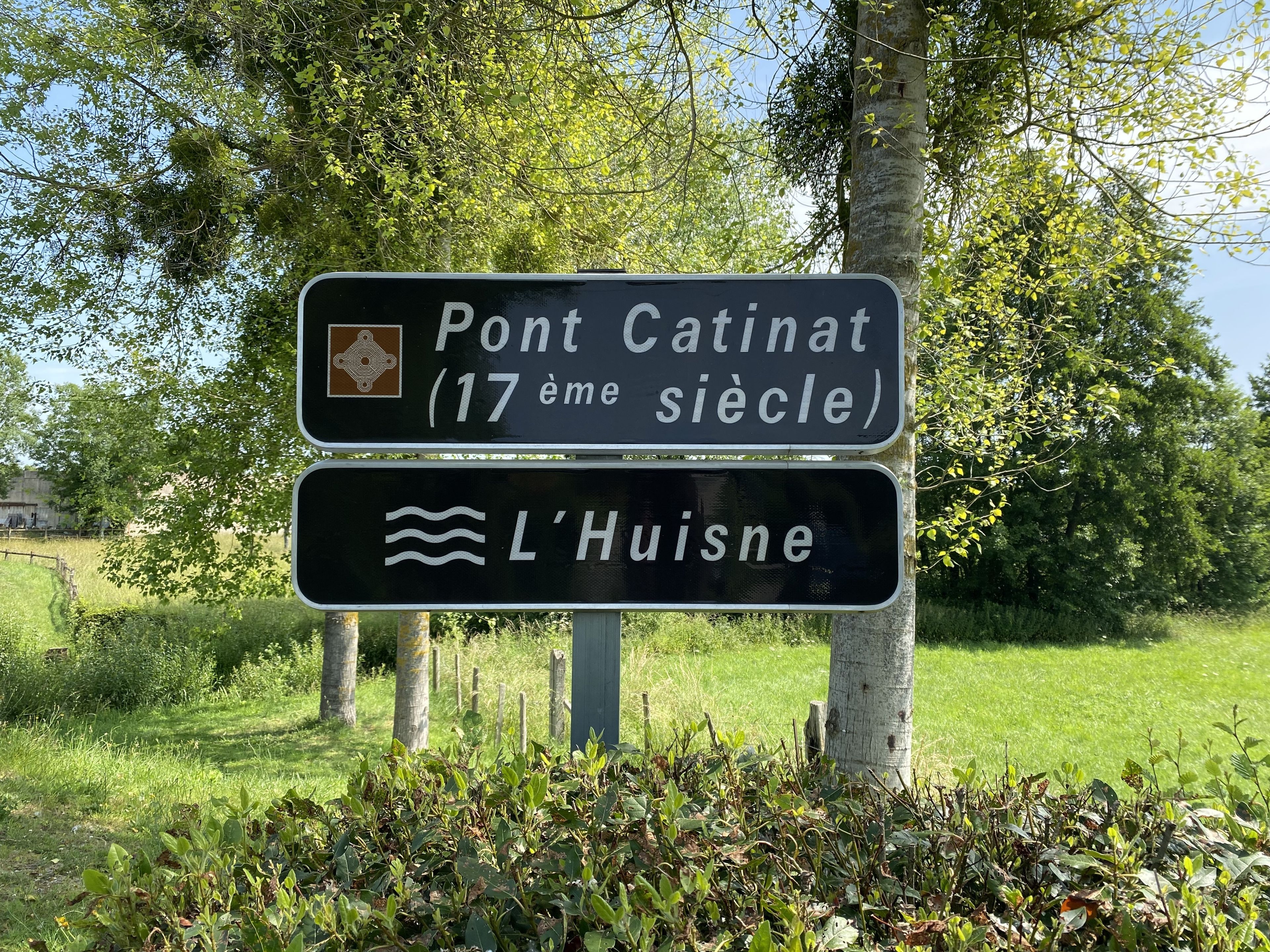 Levez les yeux ! Visite guidée de Mauves-sur-Huisne, du Pont Catinat à l'église Saint-Pierre