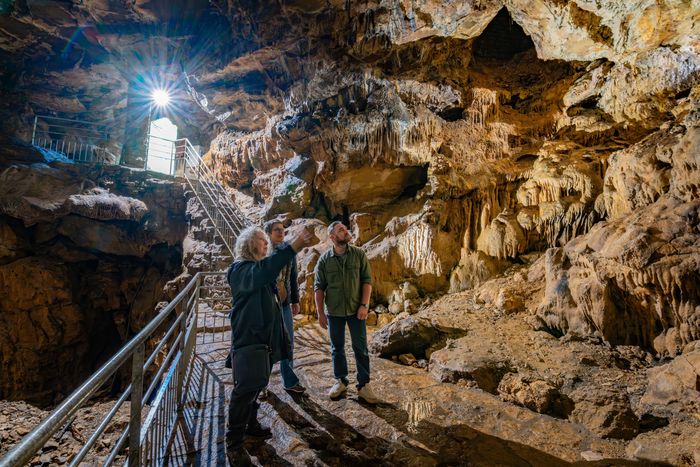 Visite de la grotte de Cravanche