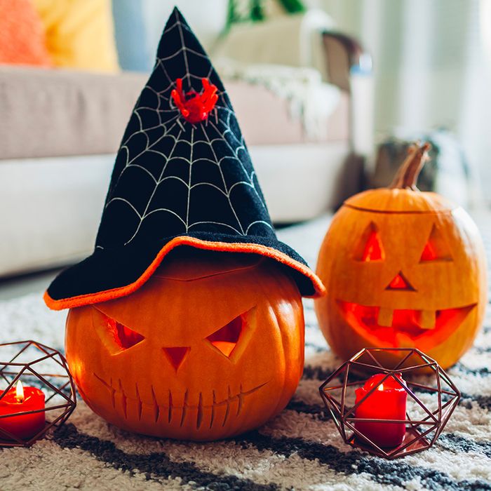 🎃 Atelier déco de citrouilles ! 👻 Laisse parler ta créativité et décore deux citrouilles : une à emporter chez toi et une seconde pour décorer le Patio lors de notre soirée Halloween ! 🕷️🧡