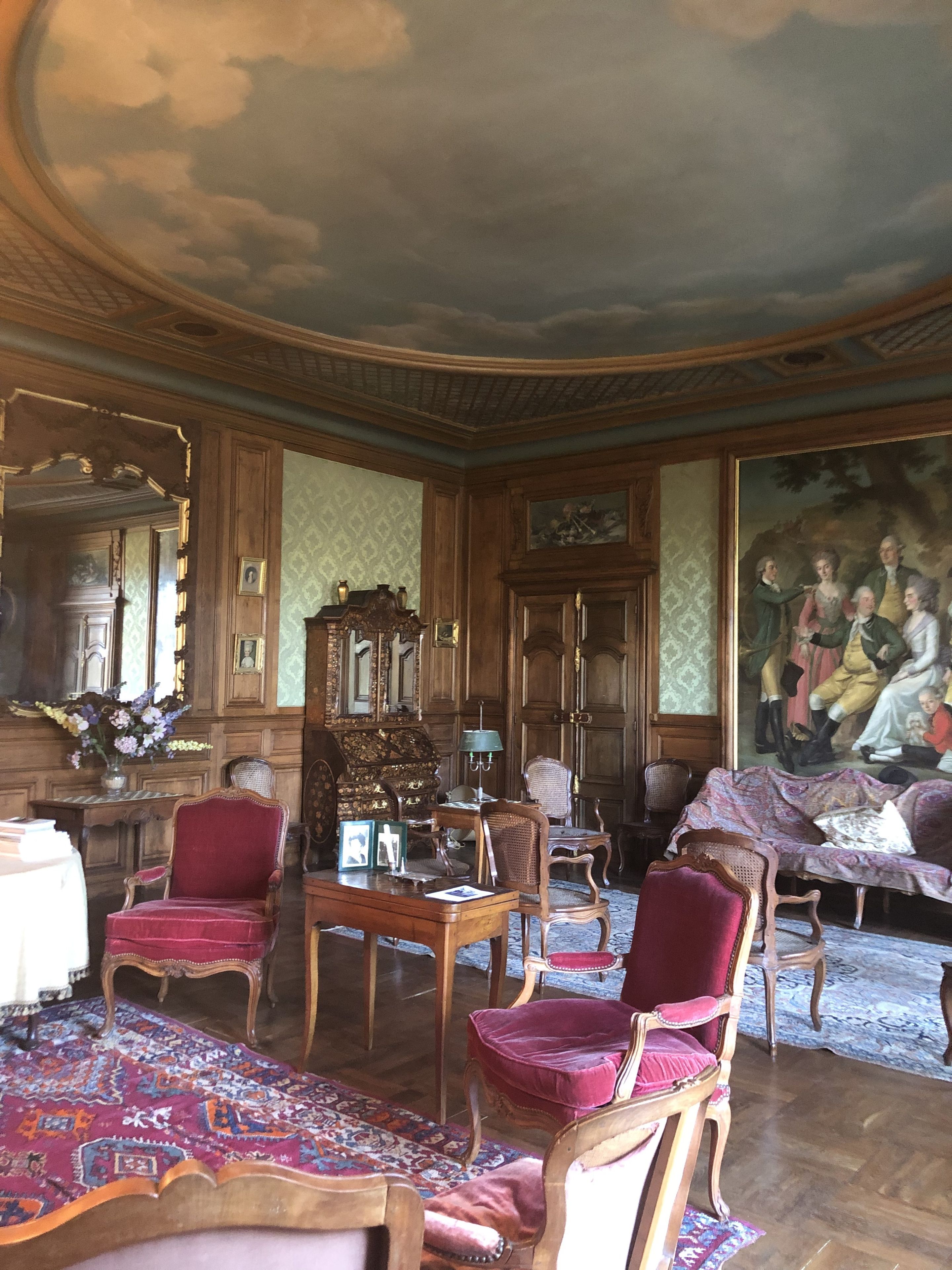 Découverte des parties privées : hall, salon et salle à manger de l'aile 19eme