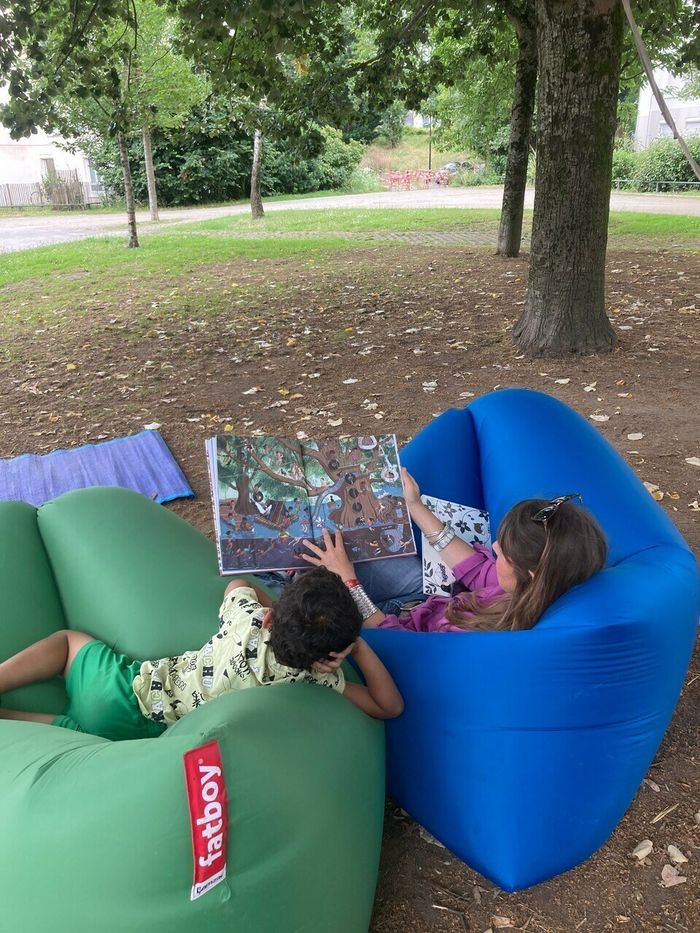 « Feuilles qui roulent » une bibliothèque mobile sur les arbres - Biodivers'été