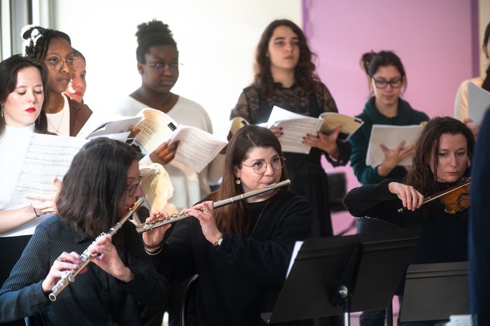 La chorale de l’Université Évry Paris-Saclay vous propose  un concert singulier mêlant mystère, poésie et émotions, pour un voyage musical entre classique et imaginaire.
