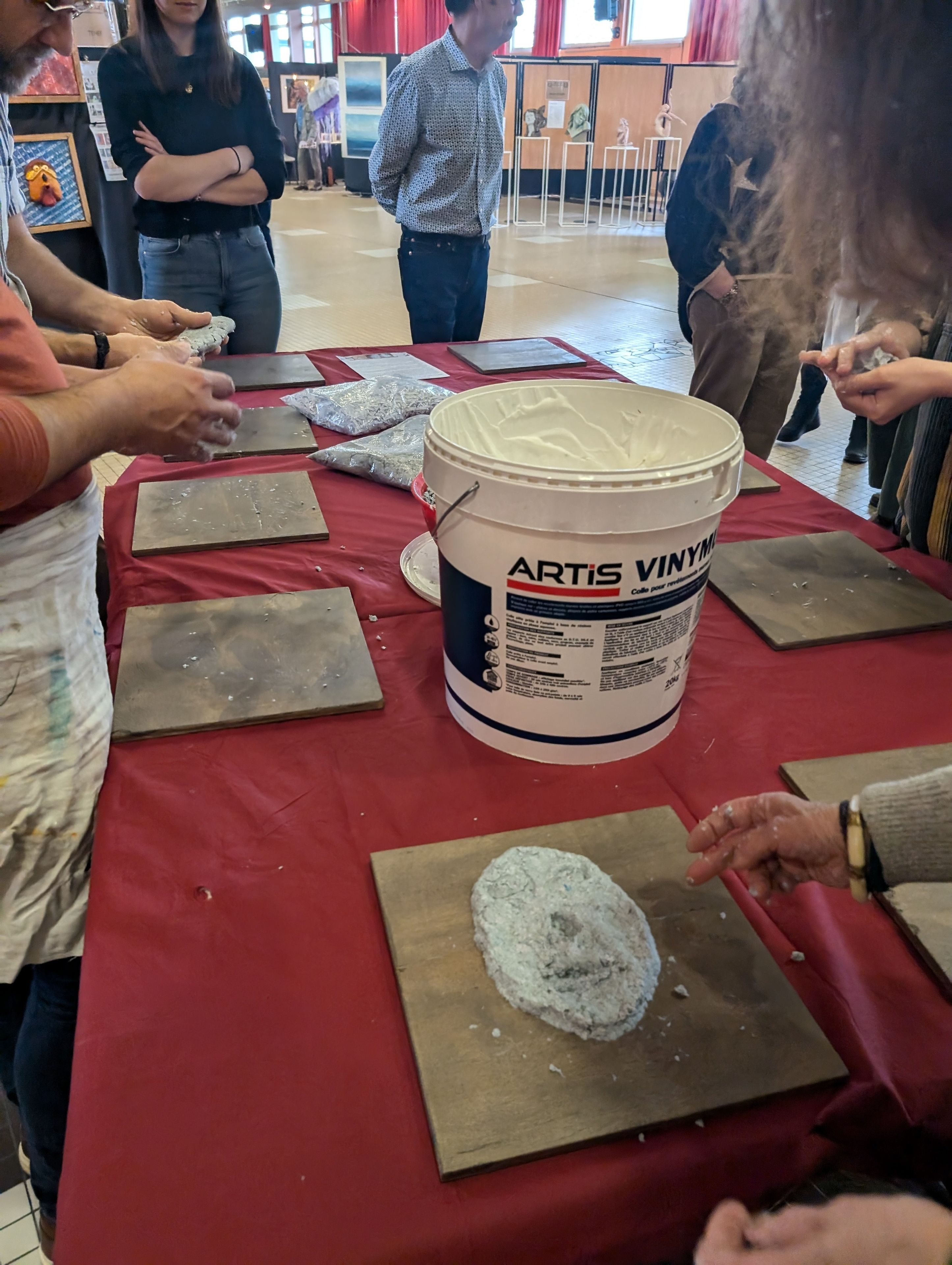 Atelier créatif - fabrication de papier mâché du personnage