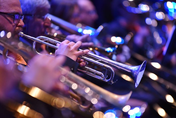 Préparez-vous à vibrer au rythme des cuivres et des percussions !  Composé de 5 musiciens, le Gang Cuivré déambulera au cœur du Patio pour un moment musical festif, populaire et plein d’énergie.