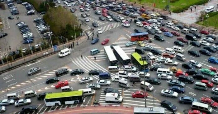 Comment les nouvelles infrastructures routières favorisent l’usage de la voiture ?