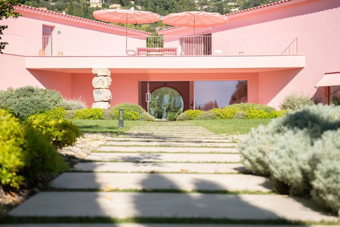 Immersive guided tour at the Domaine de la Rose