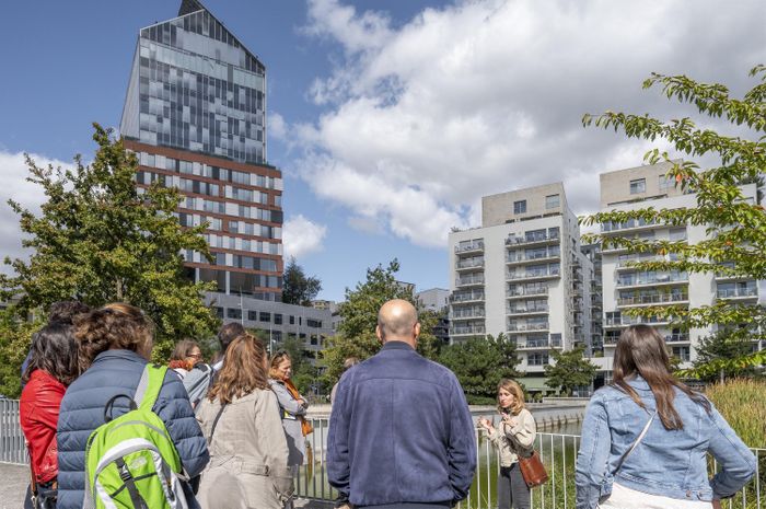 Suivez une balade commentée à la découverte du quartier Île Seguin – Rives de Seine, un nouveau quartier construit sur les anciens terrains des usines Renault.