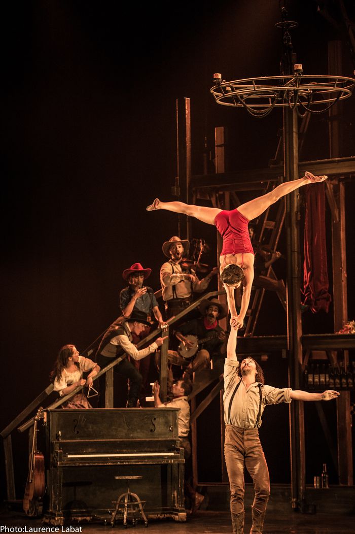 Cirque Eloize - Saloon