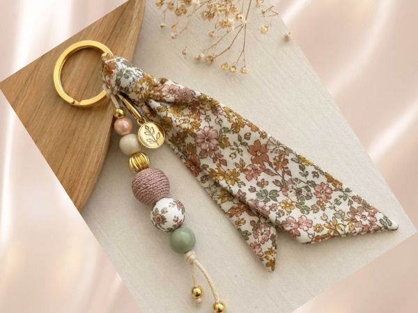 CONFECTION DE BIJOUX DE SACS ET CORDONS PORTE-CLES