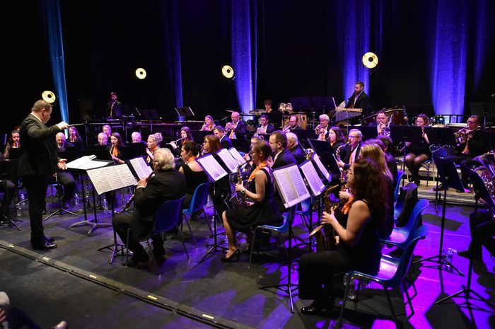 Un concert hommage aux 80 ans de la fin de la Seconde Guerre mondiale, mêlant souvenirs poignants et célébration de la paix.