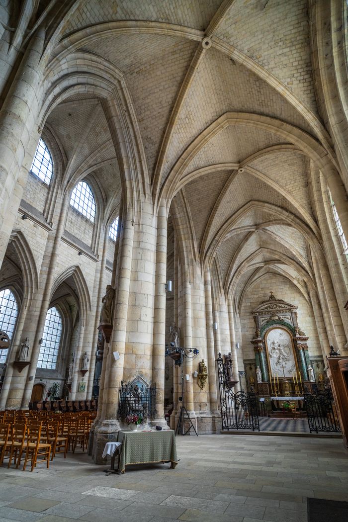 Découverte de l'abbatiale à travers les archives photographiques