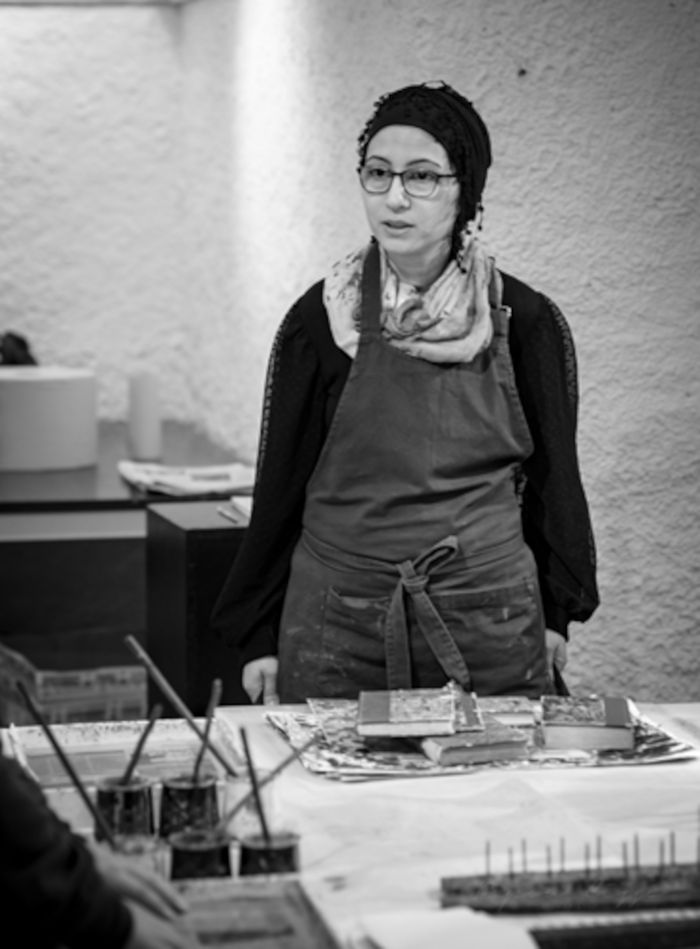 Atelier-démonstration de papier marbré à la cuve par Zeynep Uysal
