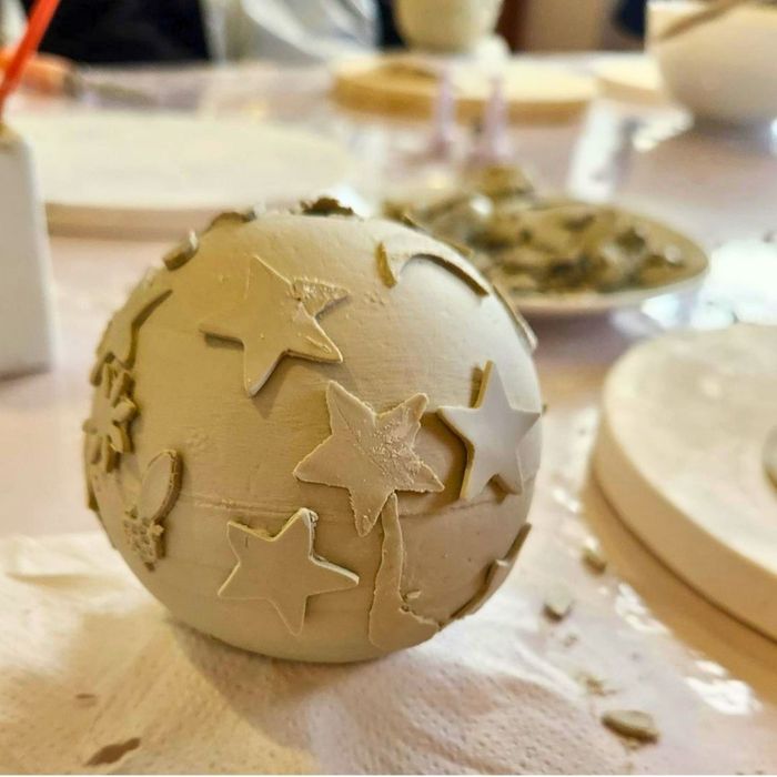 Visite-atelier adultes - Fabriquez votre boule de Noël - avec Anne Merlet, céramiste