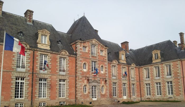 Visite guidée de l'Hôtel de Guise et de son parc, siège de la préfecture de l'Orne