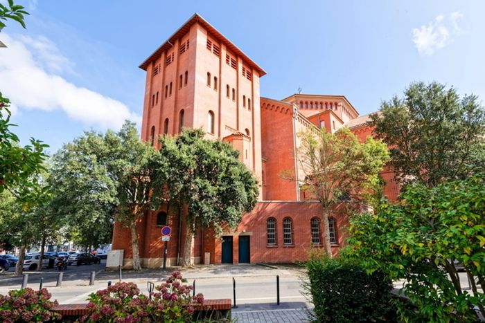 The church of Saint Thérèse from top to bottom