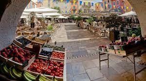 Marché avec producteurs locaux