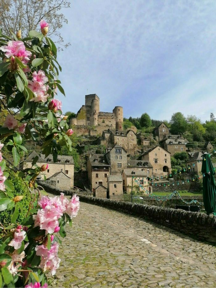 Discover one of the «Most Beautiful Villages of France» with an audioguided visit