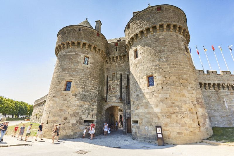 Visite - La Porte Saint-Michel de fond en combles