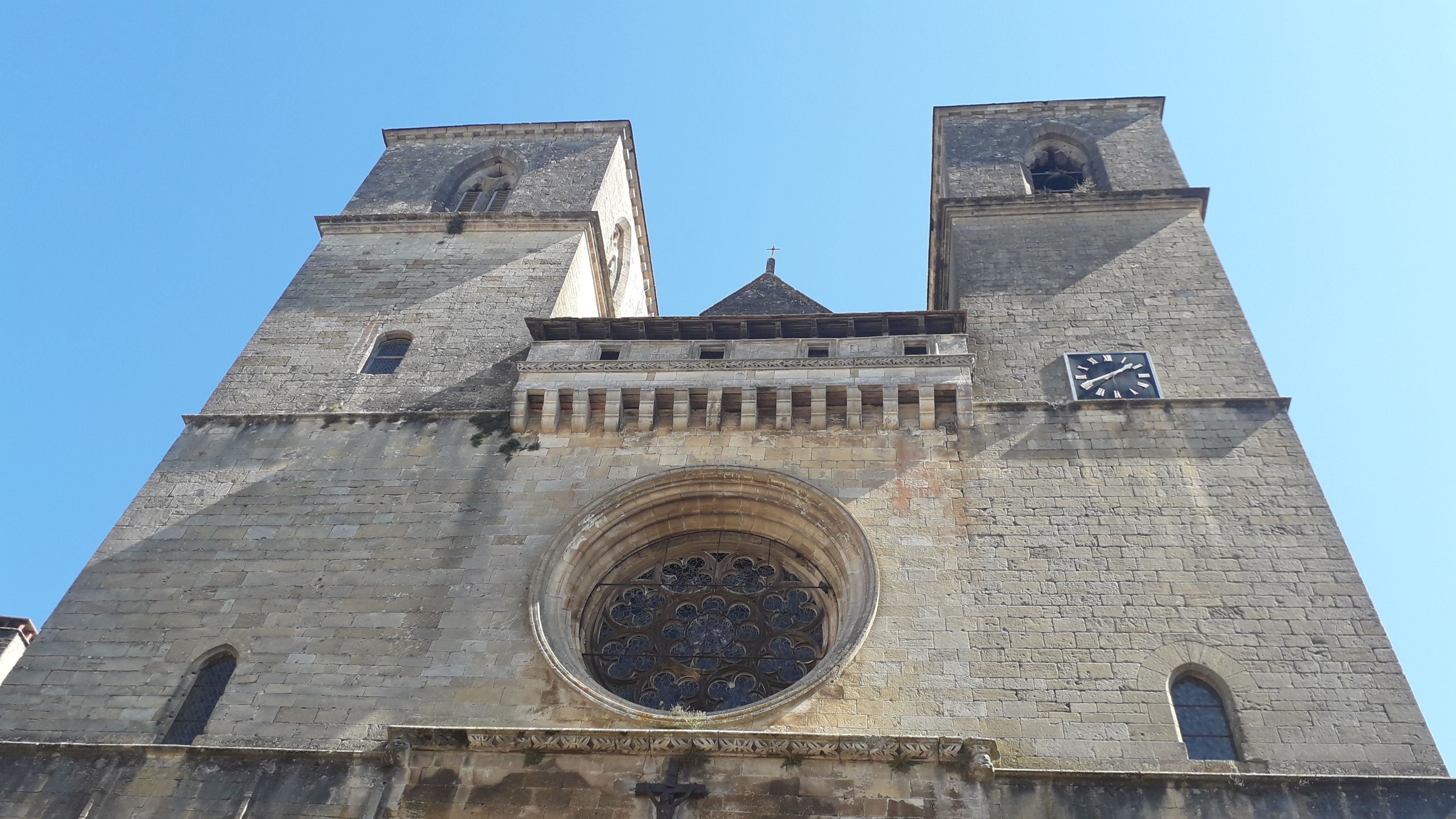 Découvrez l'église Saint-Pierre de Gourdon et ses décors restaurés des XVIIe et XIXe siècles