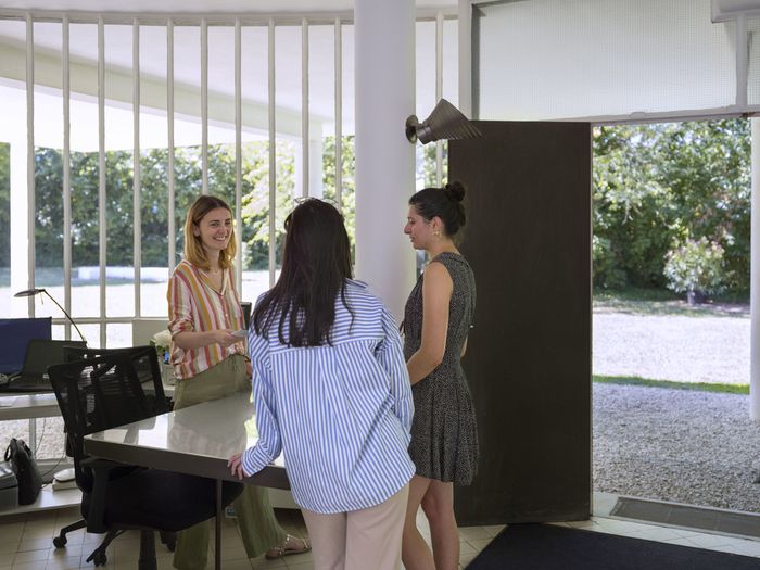 Affiche — Regards de femmes : photographie et création à la Villa