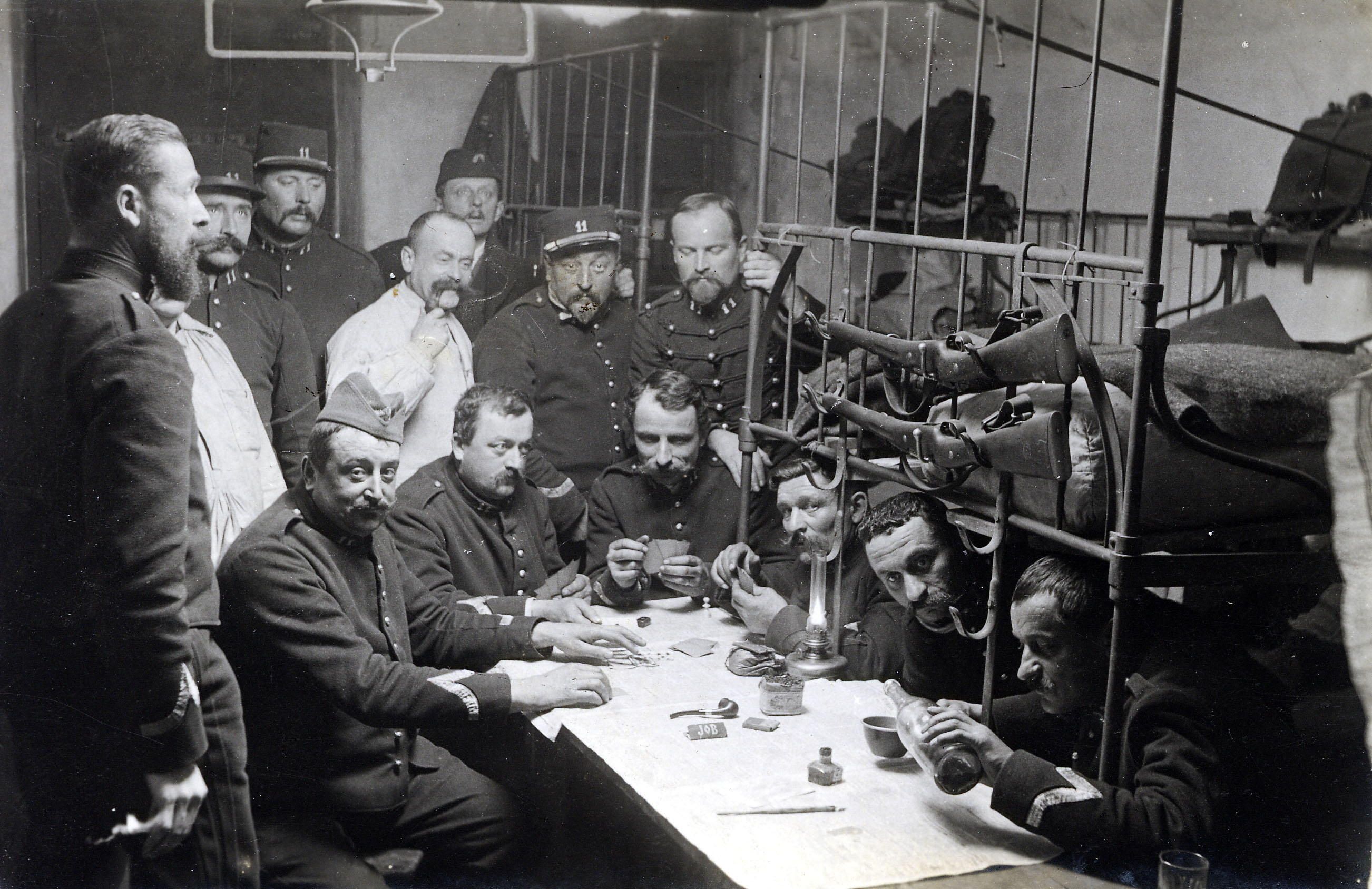 Atelier reconstitution d'une chambrée militaire
