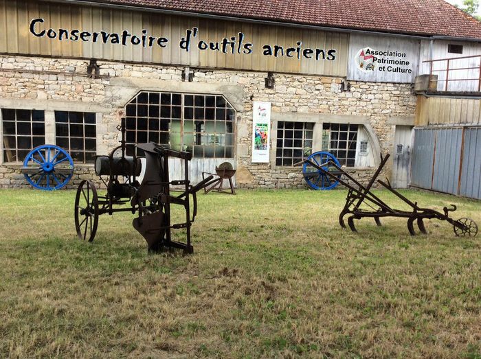 Affiche — Voyage dans le temps au conservatoire d'outils anciens : démonstrations artisanales et découverte d'une église