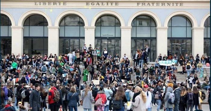 (Rassemblement + marche) Grève mondiale pour le futur