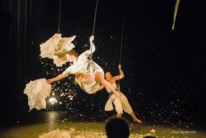Spectacle de cirque suspendu : Toubouge