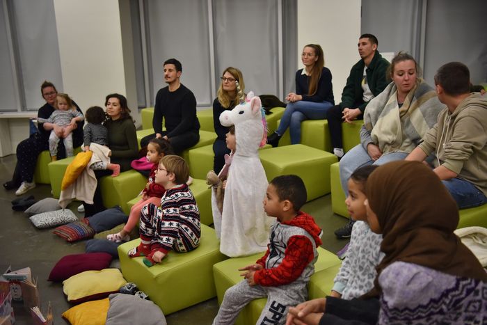 Enfile ton pyjama et plonge dans une soirée d’histoires, de rires et de magie en famille !
