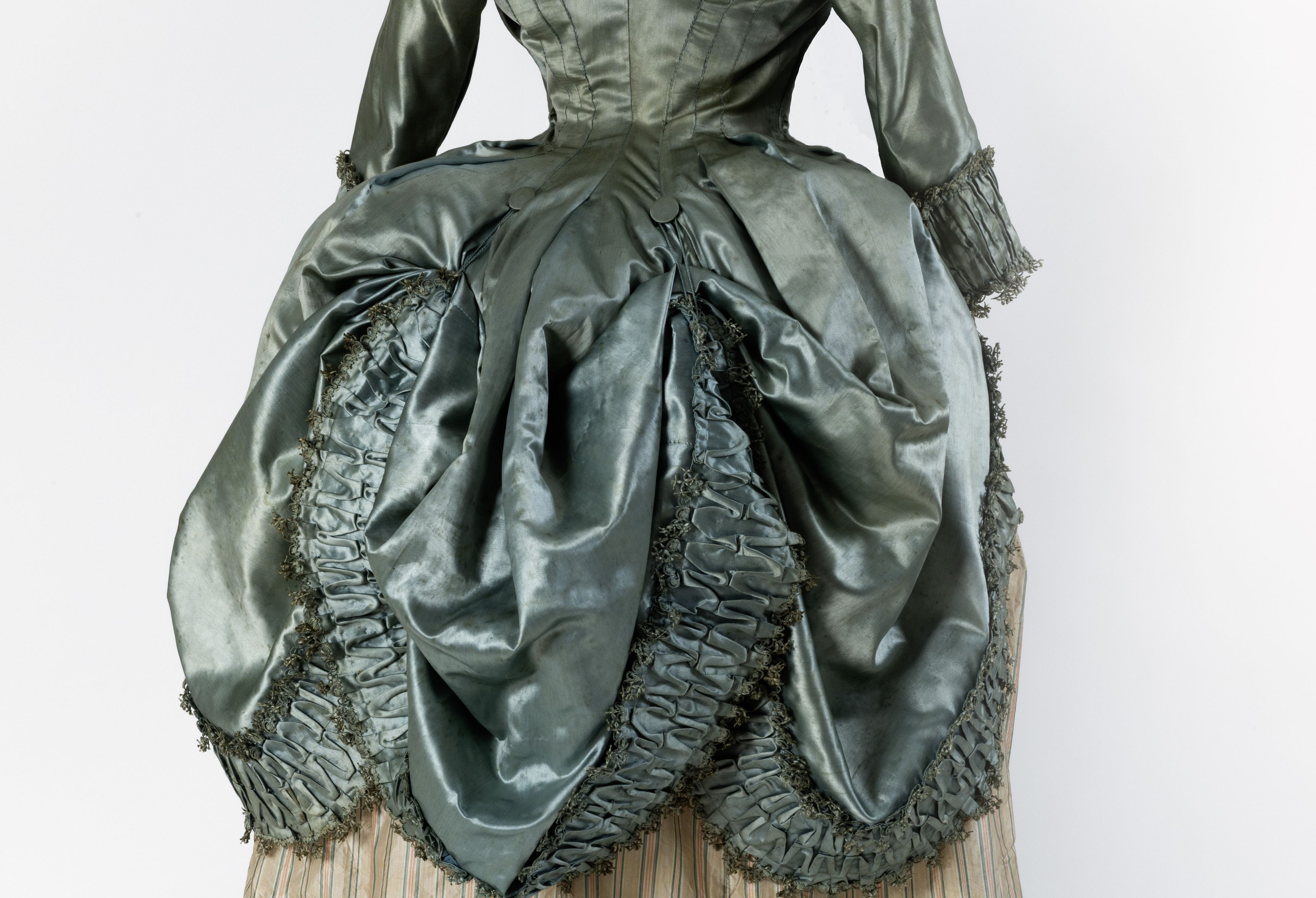 Le costume à Versailles au XVIIIe s. : de la parure à la loque (guided tour of the musée Lambinet exhibition)