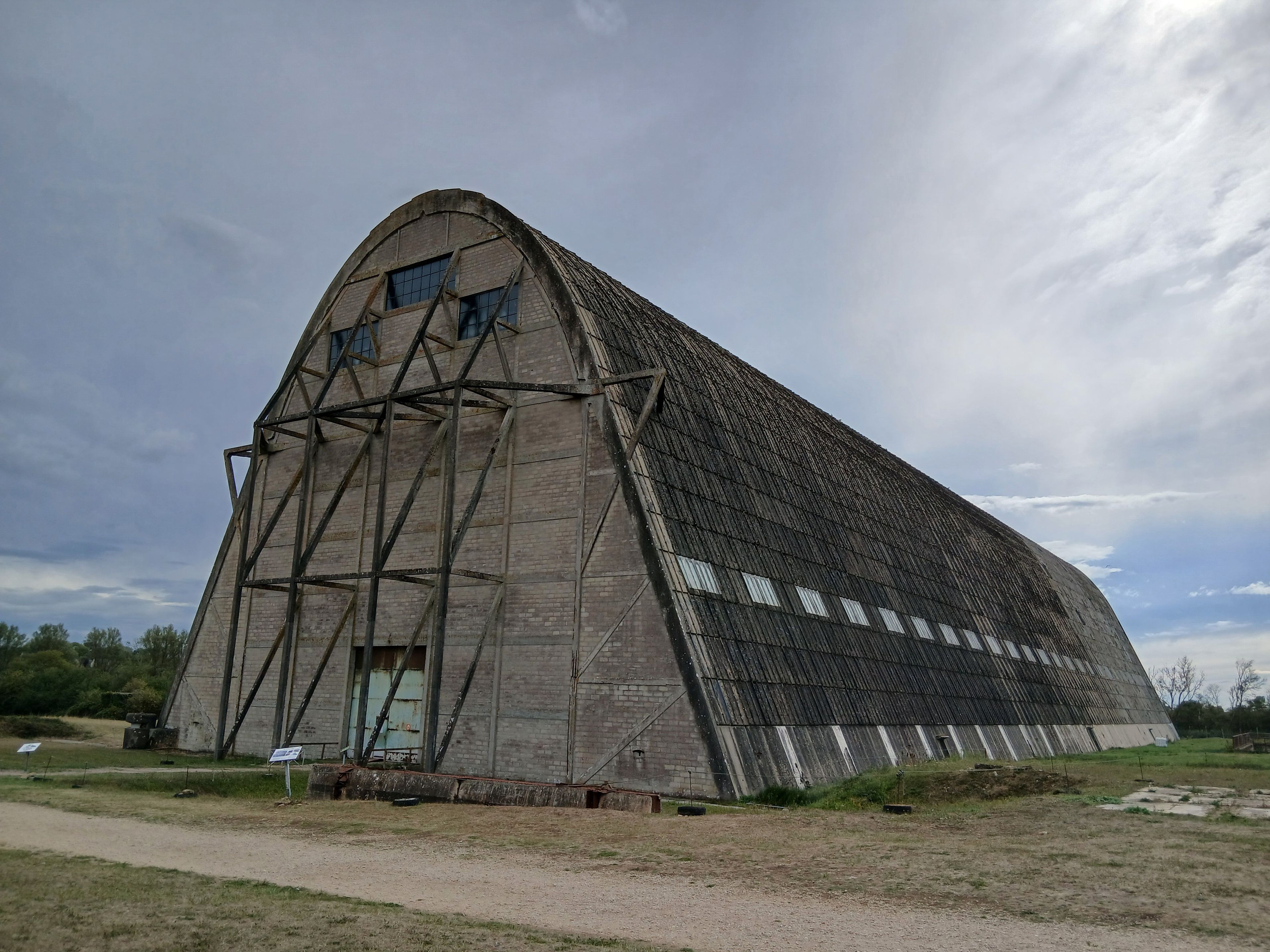 Visite architecturale : hangar à dirigeables d’Écausseville, histoire et architecture