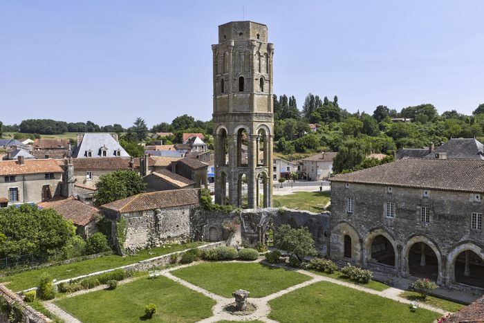 Visite libre de l'abbaye de Charroux