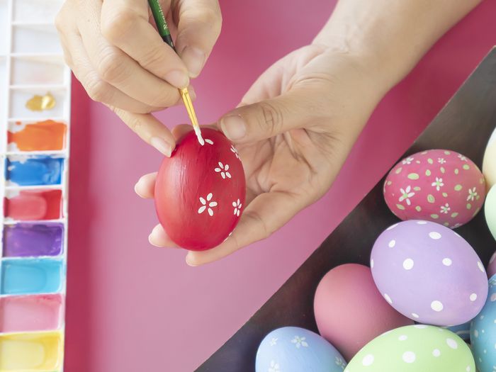 Laissez parler votre imagination et créez un œuf unique ou rigolo, de jolis lapins en papier ou un panier festif. Un moment fun pour bricoler, rire et repartir avec vos créations !