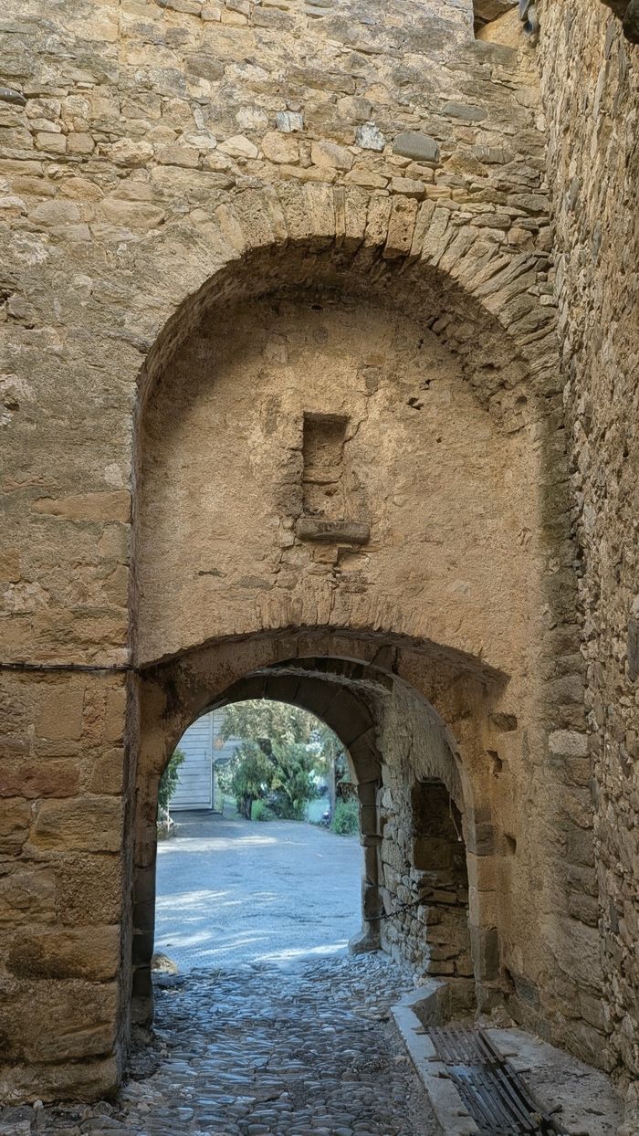 [School special]: the Tour-porte (the Porch) of La Caunette