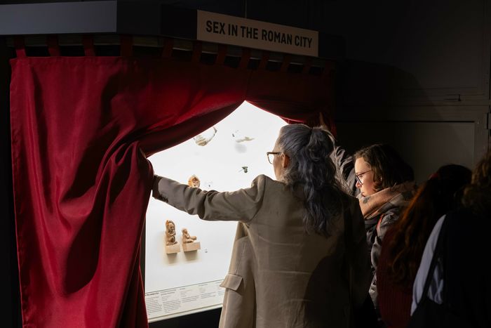 Visite commentée : Sex in the roman city : culotte de cuir et vitrine des erotica