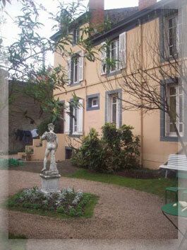 Propriété Charbaymond , de ferme à maison atypique . 140 ans d'histoire d'une maison de famille