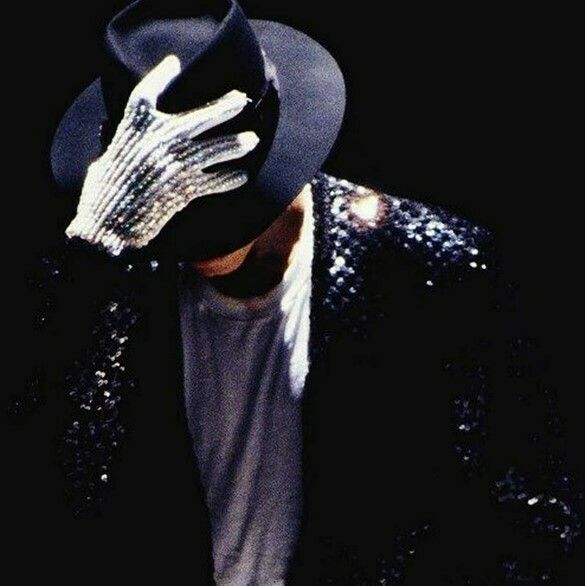 On vous propose non pas une mais DEUX JAMS ce trimestre ! Celle-ci est dédiée au King of Pop, et que vous soyez fan, amateur d’impro ou simplement curieux, la scène est à vous !
