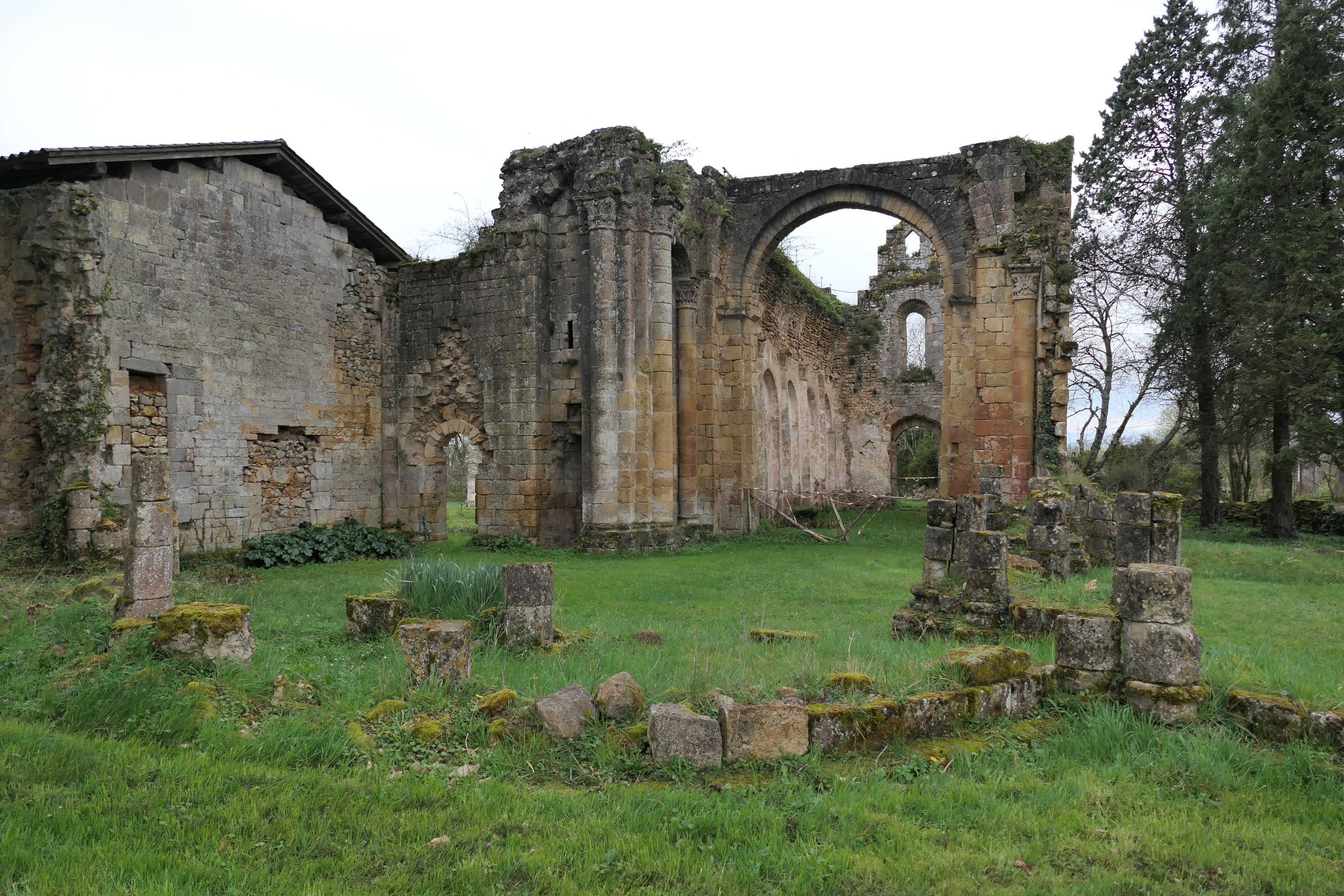 Guided tour: the Châtelars priory in Cherves-Châtelars