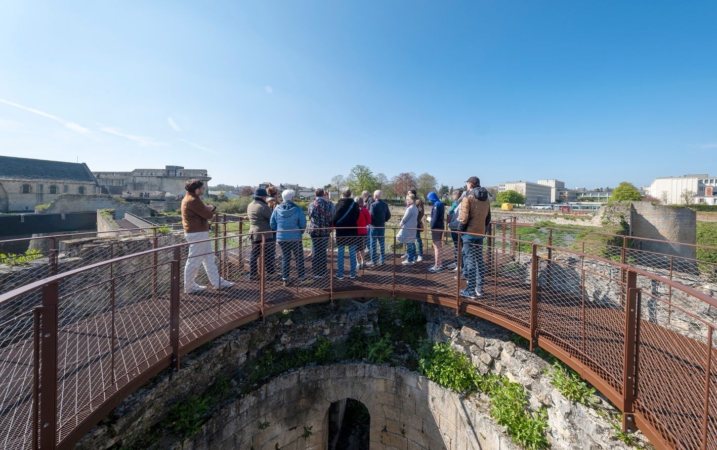 Visite guidée flash de la tour de la Reine Mathilde et du donjon