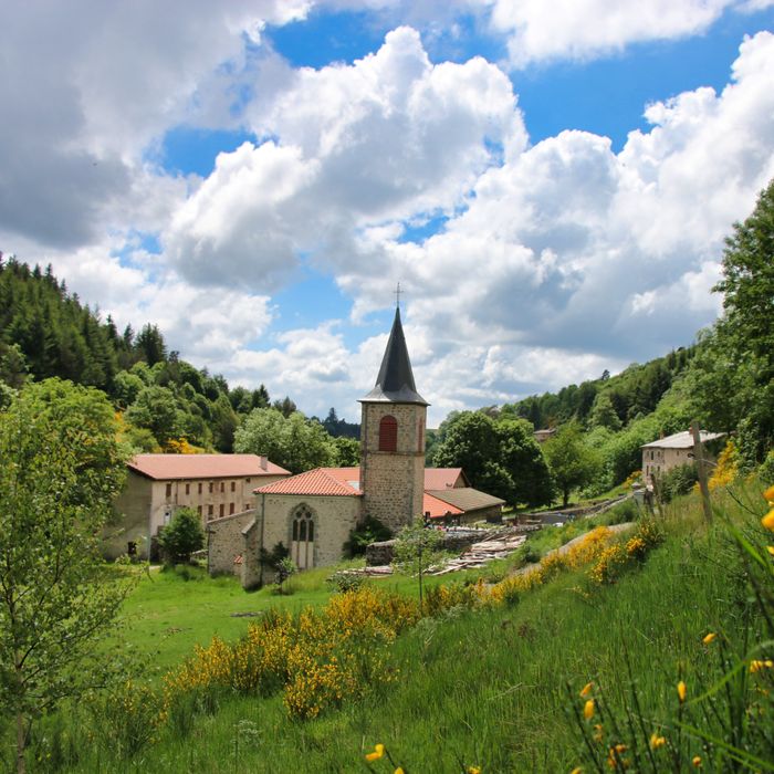 Un trésor du patrimoine : nature et hameau préservé - SITE CISTERCIEN DE CLAVAS – RIOTORD