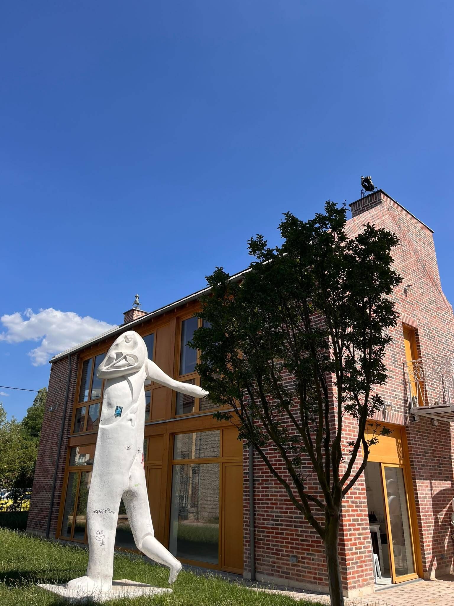 Parcours d'exposition et du jardin de sculptures ainsi que le Labcafé