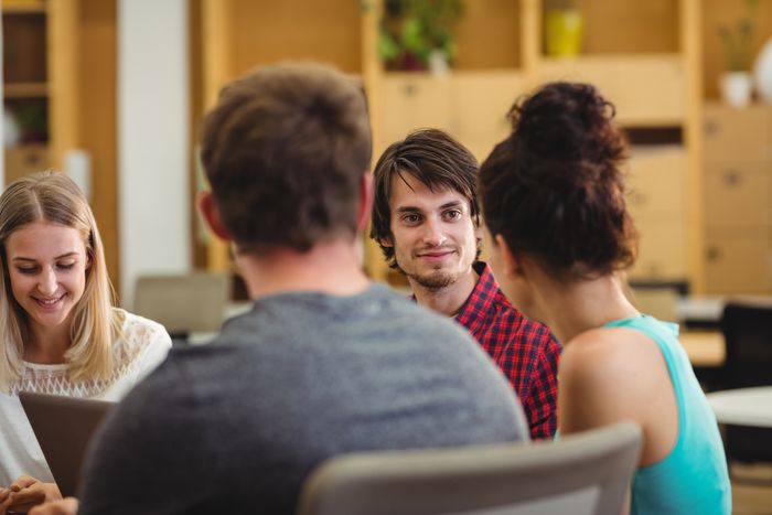Un espace d'échange et de partage dédié aux parents pour discuter du quotidien, des questionnements liés à la parentalité et des défis rencontrés avec les jeunes enfants.