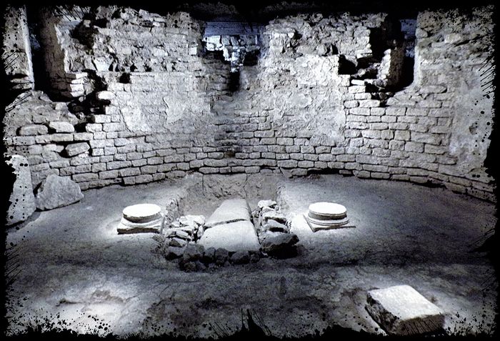 Visitez une église du XIIème siècle et sa crypte carolingienne