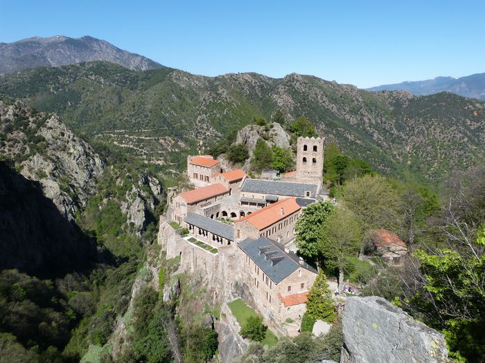Guided tour of the abbey of Saint-Martin-du-Canigou for school children (7 to 18 years old)