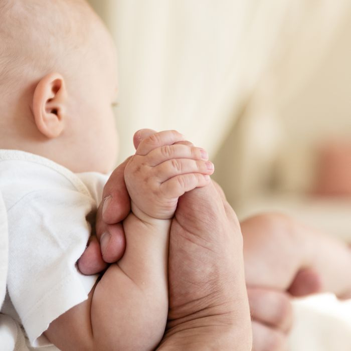 Histoires et comptines en français et en LSF (langue des signes française). Ces ateliers de découverte de la communication gestuelle s'adressent aux enfants entre 9 mois et 3 ans et à leurs parents.