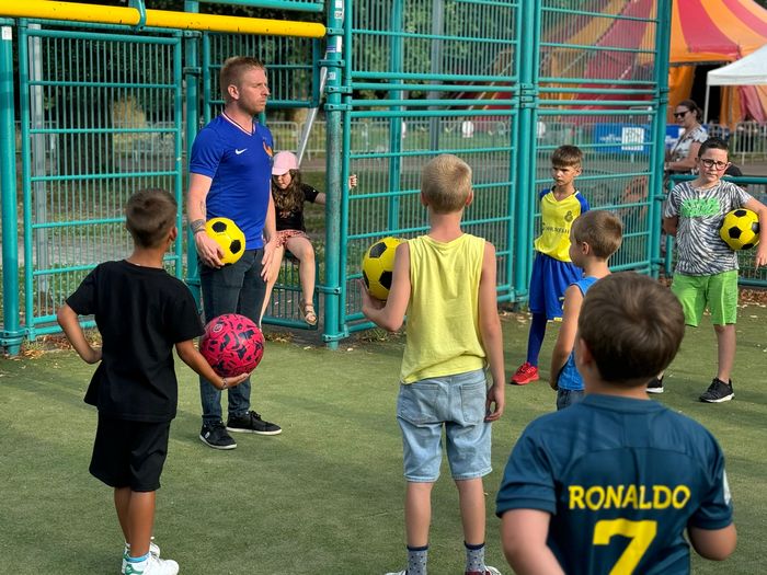 Venez assister à un spectacle impressionnant de football freestyle !