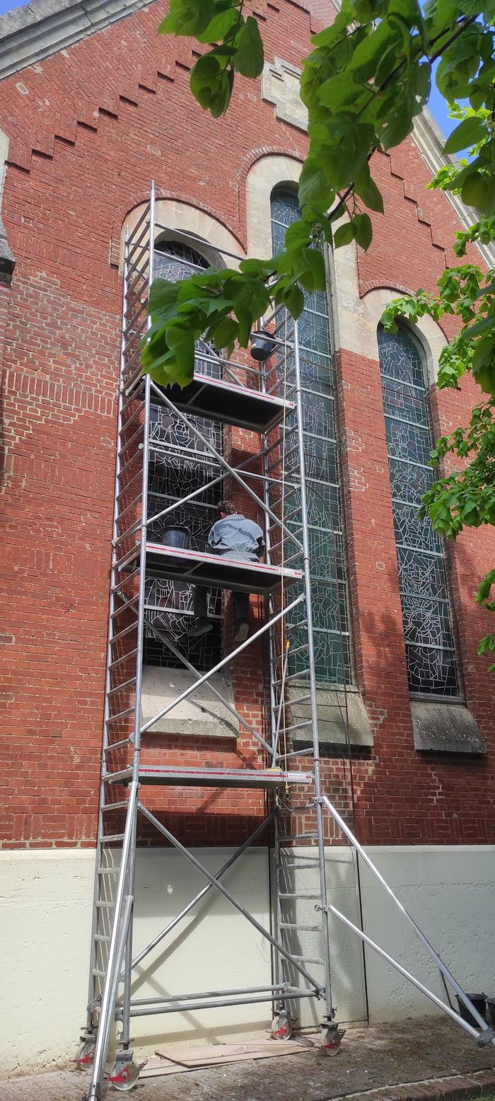 Coup d'œil sur les travaux de restauration des vitraux de l'église Saint-Médard