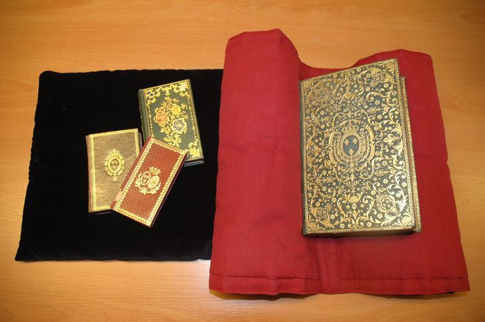 Le patrimoine sort de ses réserves et déambule dans vos espaces. Profitez de ce moment pour affuter votre curiosité, poser vos questions ou simplement pour admirer le document du jour. Tout public.